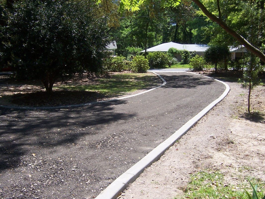 Landscape curb by Decorative Concrete Designs