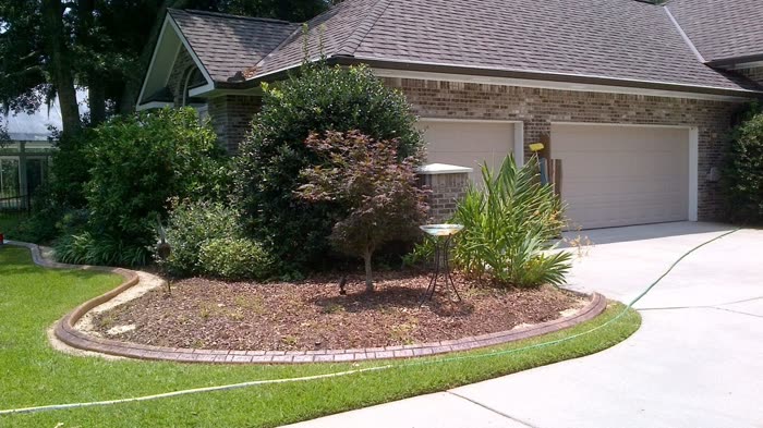 Landscape curb by Decorative Concrete Designs