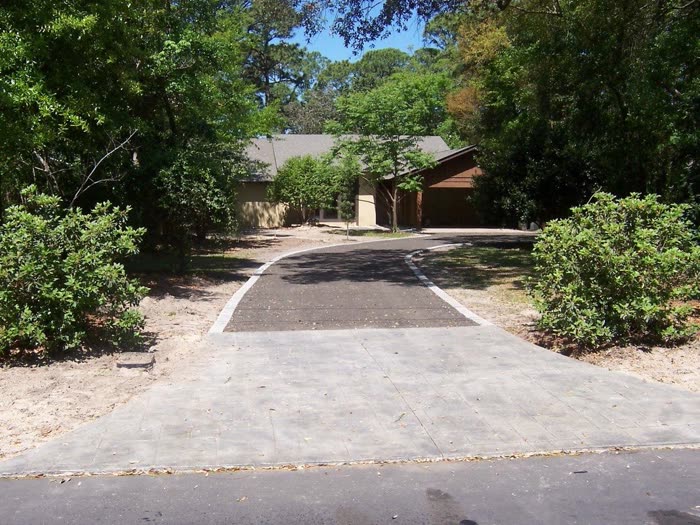 Landscape curb by Decorative Concrete Designs